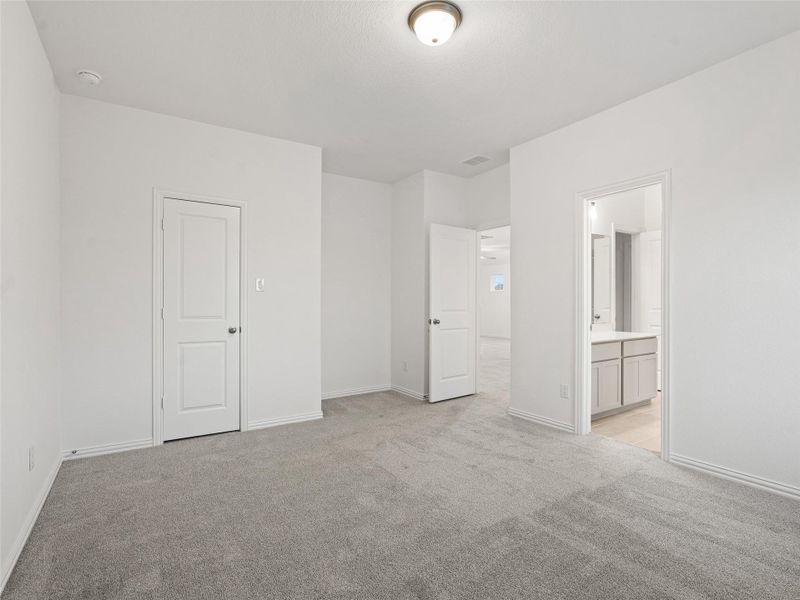 Spacious, unfurnished interior of a new home in Brookewater, Rosenberg (Image 24).