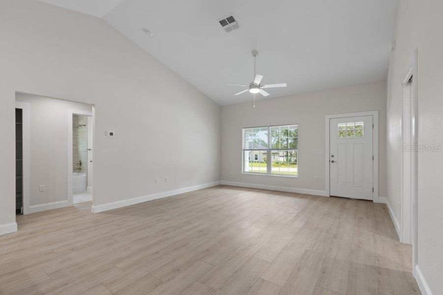 Spacious, unfurnished interior of a new home in , Citrus Springs (Image 25).