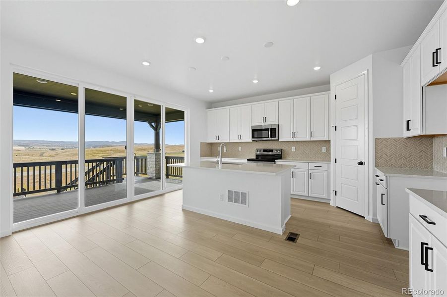 8828 Whiteclover ~ Ready Now