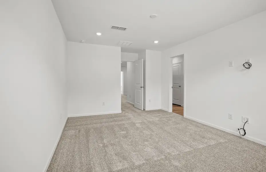 Spacious, unfurnished interior of a new home in Mallard Park, Charlotte (Image 19).
