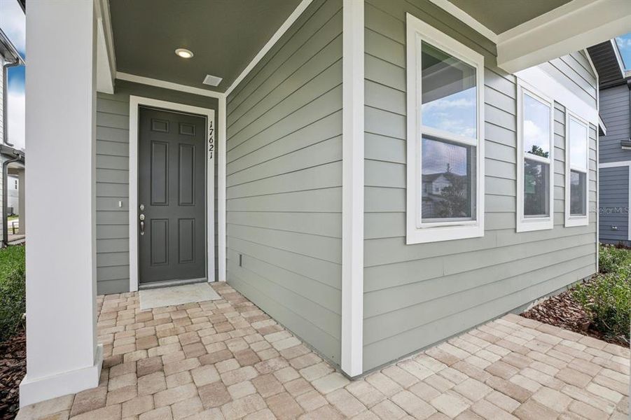 Exterior details and patio area of a home in , Winter Garden (Image 26).