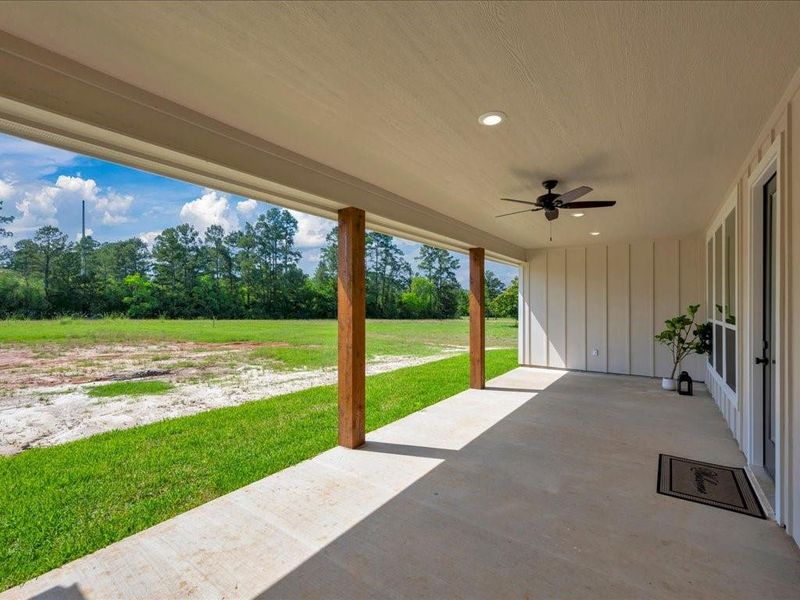 Exterior details and patio area of a home in , Lufkin (Image 22).