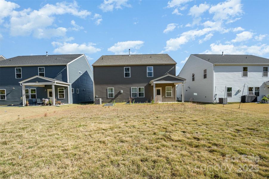 Exterior details and patio area of a home in Parkside Crossing, Charlotte (Image 3).