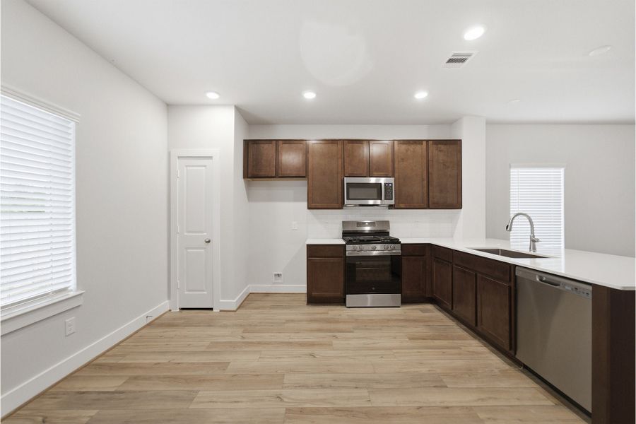 Furnished interior view inside a new home in Steed Landing, Texas City (Image 7).