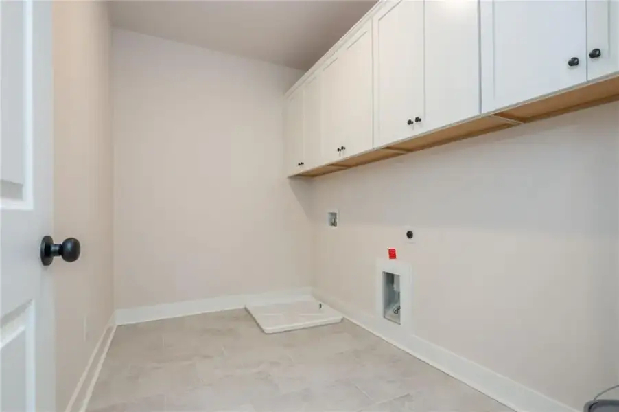Spacious, unfurnished interior of a new home in , Flowery Branch (Image 26).