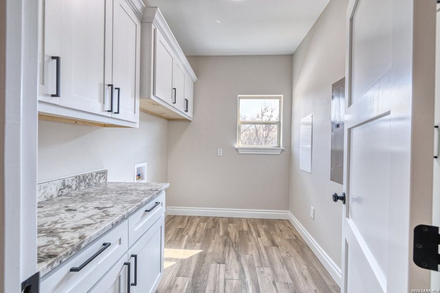 Furnished interior view inside a new home in , Uvalde (Image 9).