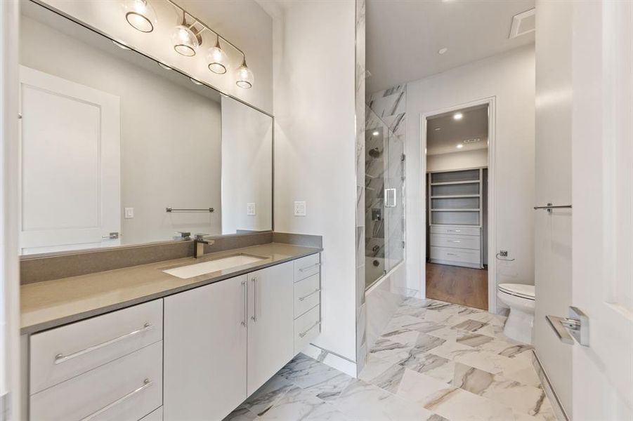 Furnished interior view inside a new home in , Dallas (Image 5).