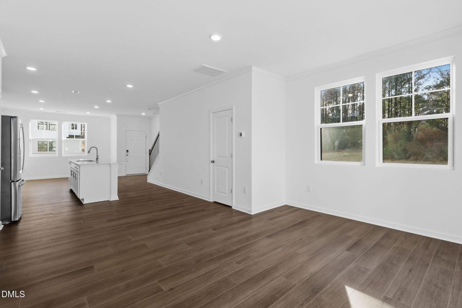 SUN_ElmGrove_Pic_Jackson_QMI_21_Dining_1 SUN_ElmGrove_Pic_Jackson_QMI_21_Dining_1