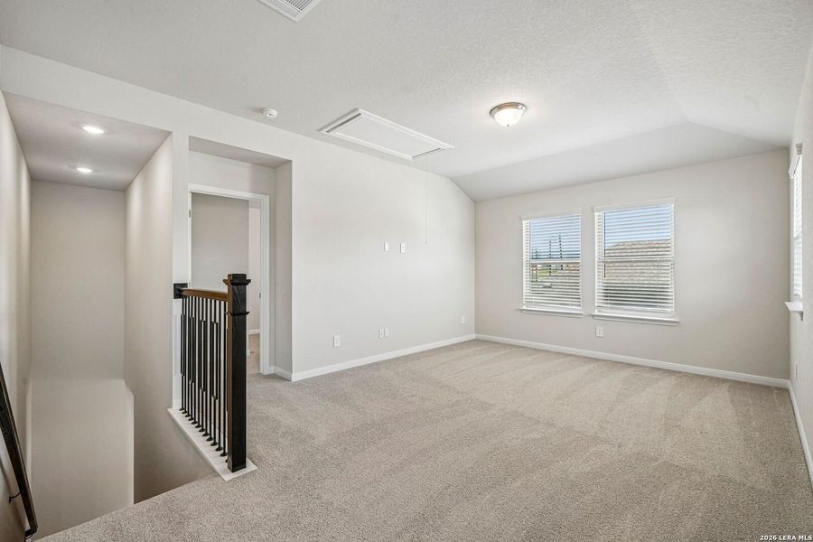 Spacious, unfurnished interior of a new home in Arcadia Ridge - Premier Series, San Antonio (Image 26).