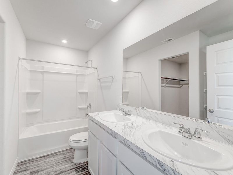 Furnished interior view inside a new home in Shirey Forest - Branches, Lufkin (Image 4).