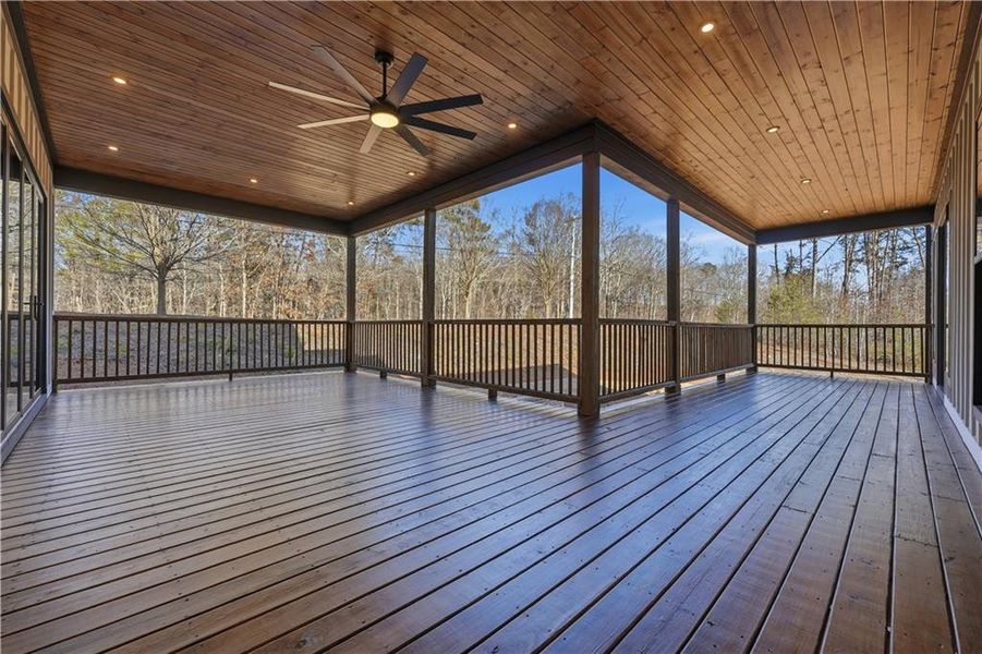 Exterior details and patio area of a home in , Gainesville (Image 29).