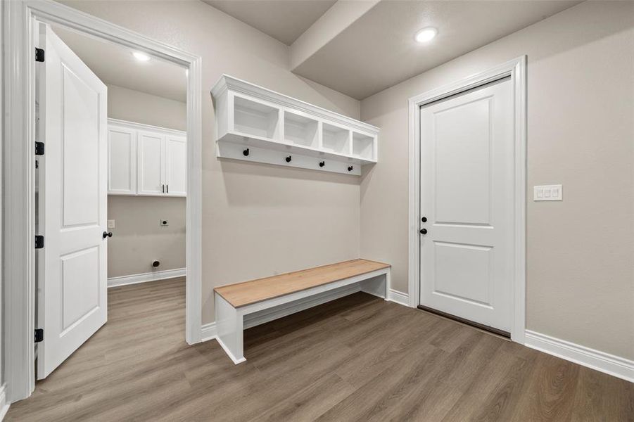 Furnished interior view inside a new home in , Gatesville (Image 8).