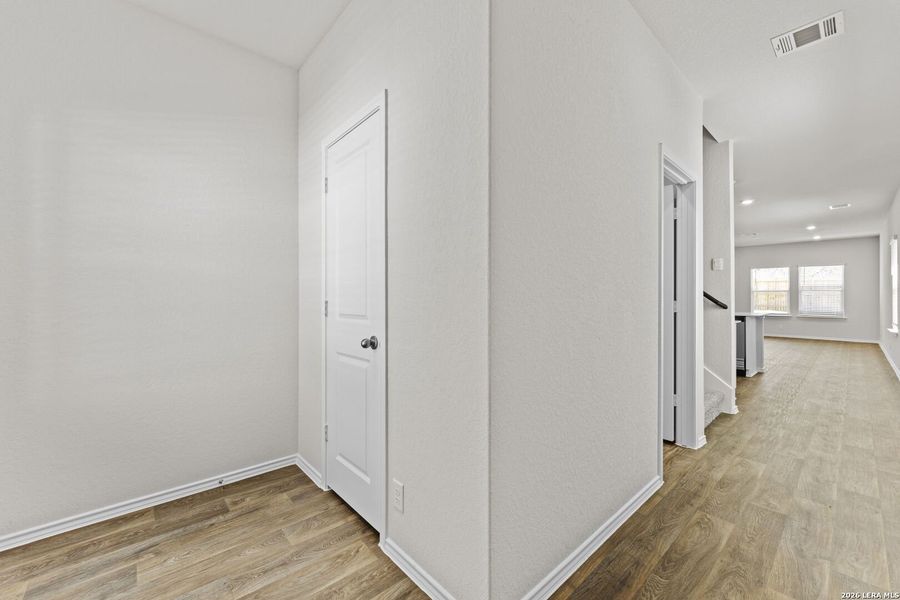Spacious, unfurnished interior of a new home in Hunters Ranch, San Antonio (Image 14).