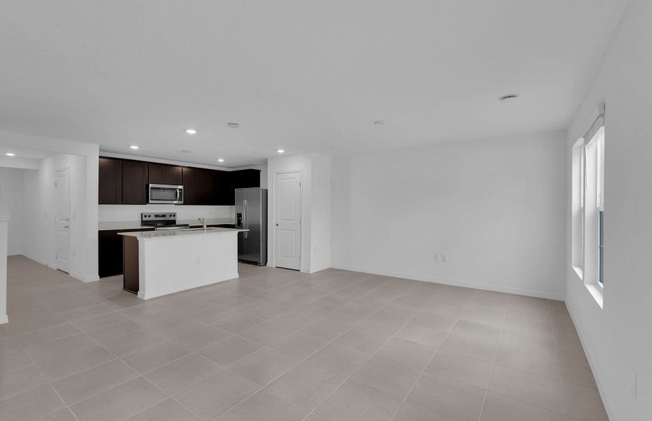 Spacious, unfurnished interior of a new home in Normandy Pines, Jacksonville (Image 16).