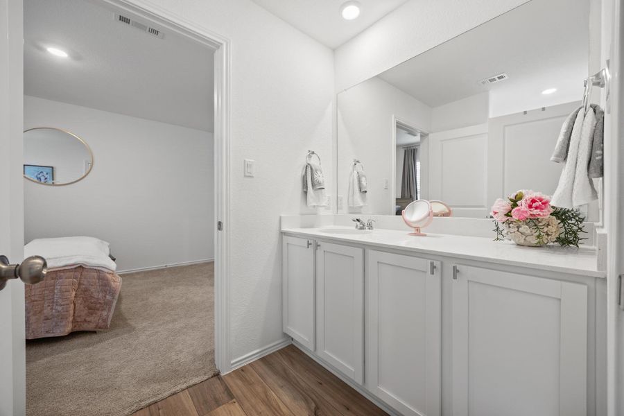 Easy care, durable Quartz counters Easy care, durable Quartz counters