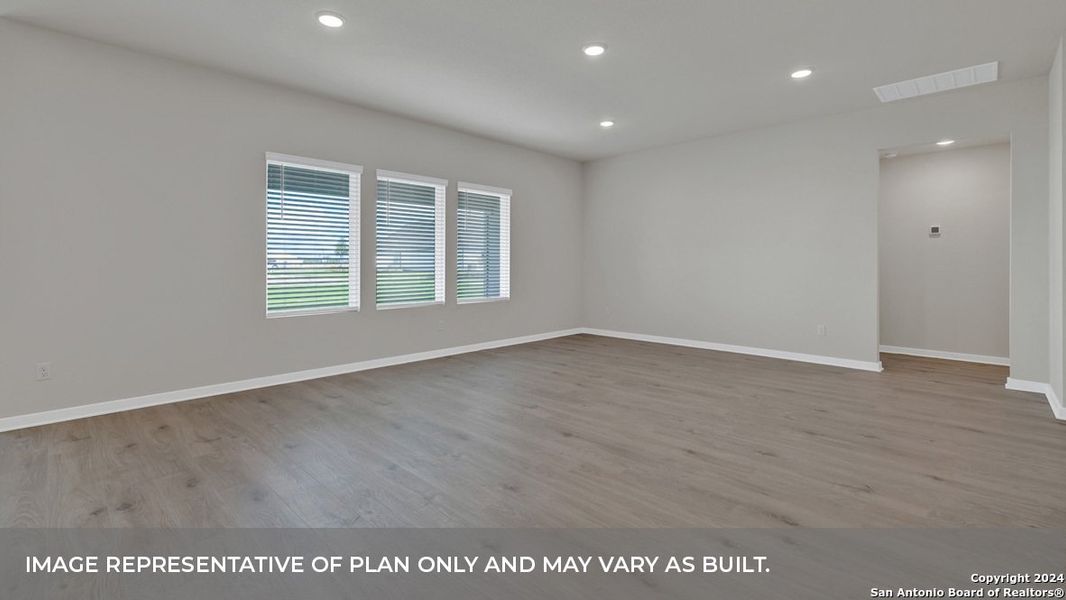 Spacious, unfurnished interior of a new home in Sonoma Oaks, Fredericksburg (Image 13).
