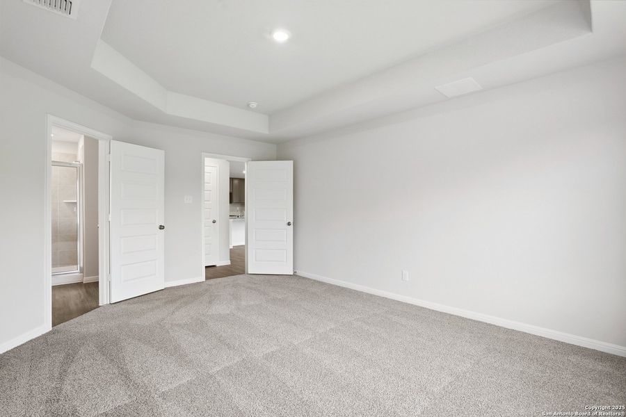 Spacious, unfurnished interior of a new home in Hunters Ranch, San Antonio (Image 35).