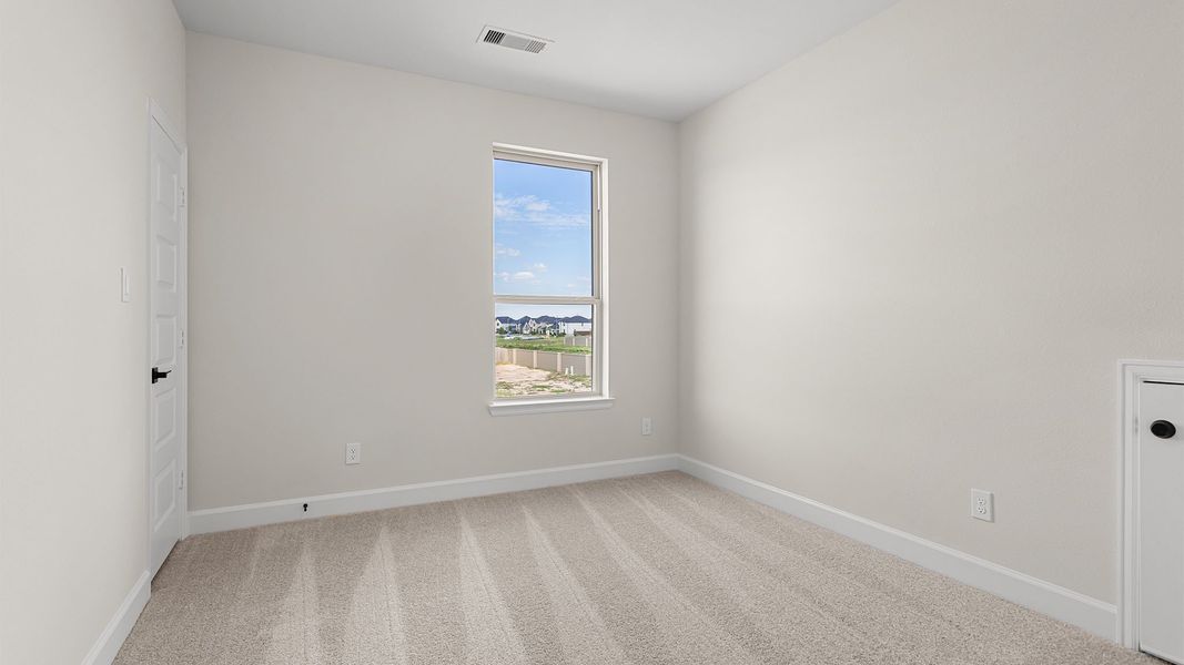 Spacious, unfurnished interior of a new home in Cross Creek West, Fulshear (Image 15).