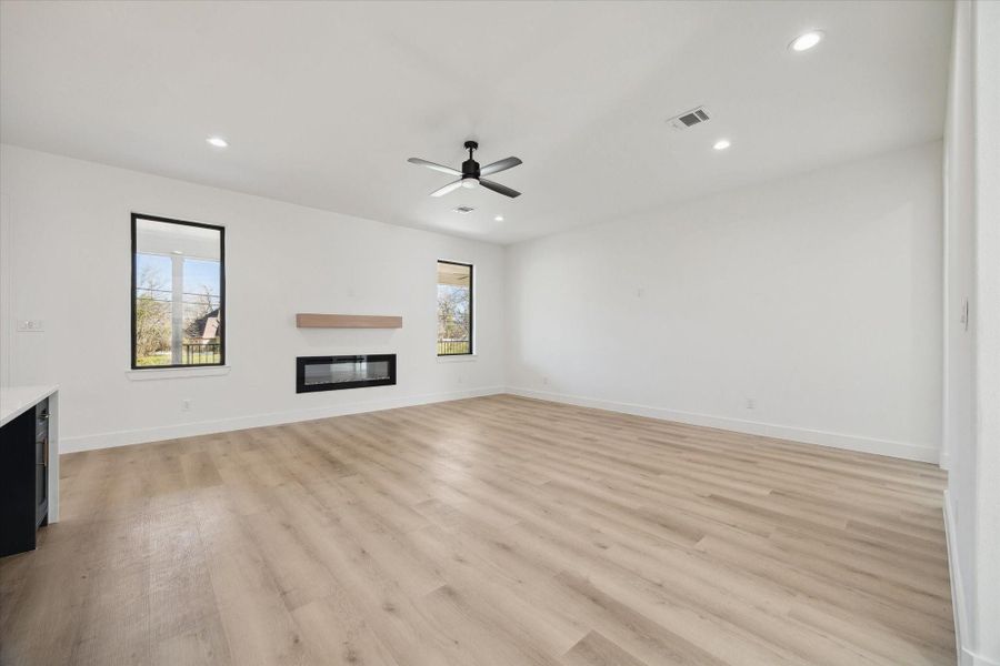 Spacious, unfurnished interior of a new home in , Jersey Village (Image 15).