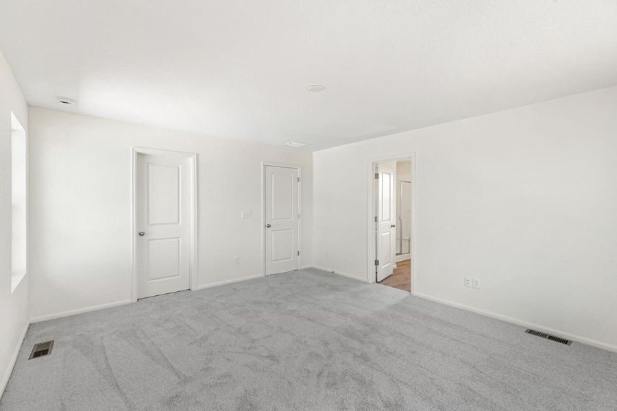 Spacious, unfurnished interior of a new home in Windler Wildflower, Aurora (Image 7).