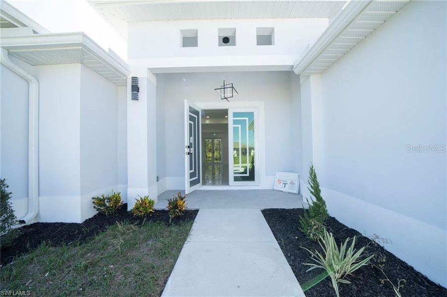 Exterior details and patio area of a home in , Lehigh Acres (Image 3).