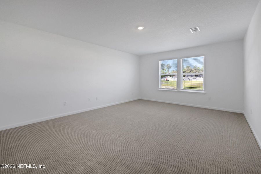 Spacious, unfurnished interior of a new home in Jennings Farm, Middleburg (Image 45).
