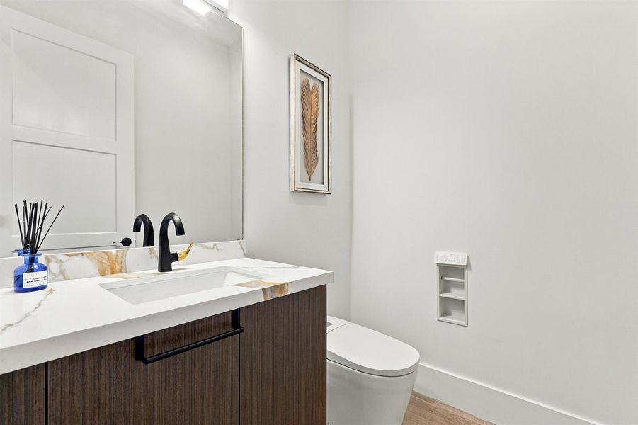 Sylish Powder Room Near Kitchen Sylish Powder Room Near Kitchen