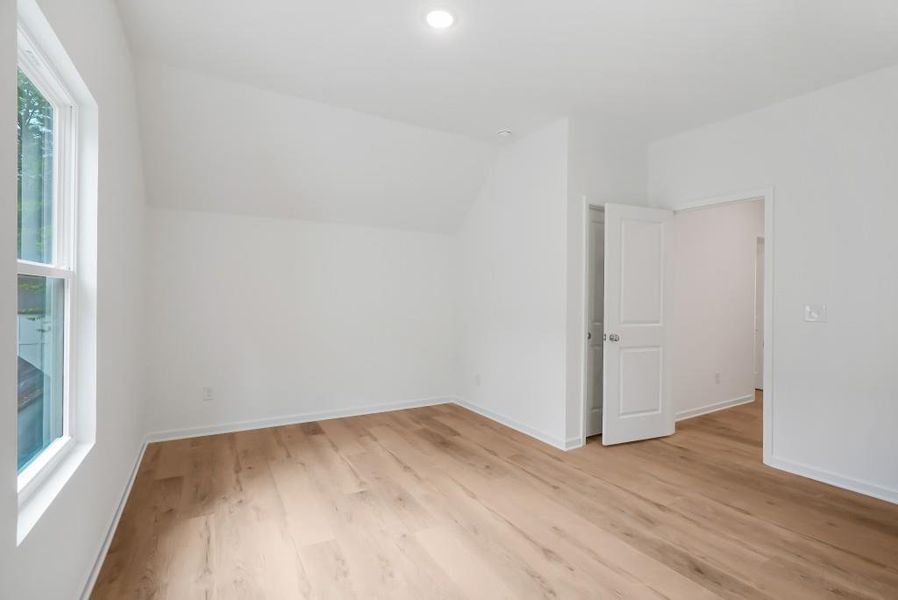 Spacious, unfurnished interior of a new home in , Atlanta (Image 17).