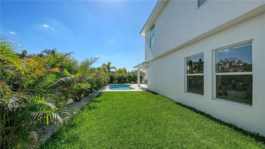 Exterior details and patio area of a home in , Bradenton (Image 37).