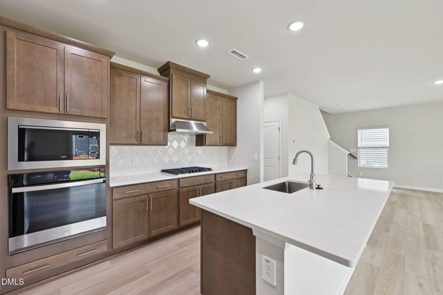 12-web-or-mls-Oak Manor - Raleigh - 716