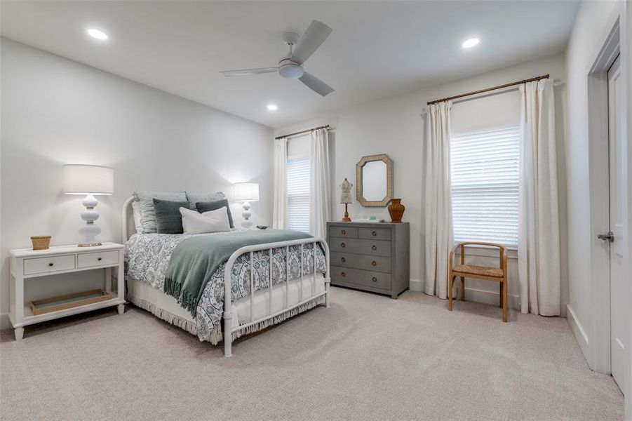 Furnished interior view inside a new home in , Dallas (Image 33).