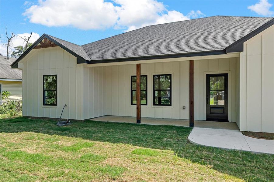 Exterior details and patio area of a home in , Waco (Image 24).