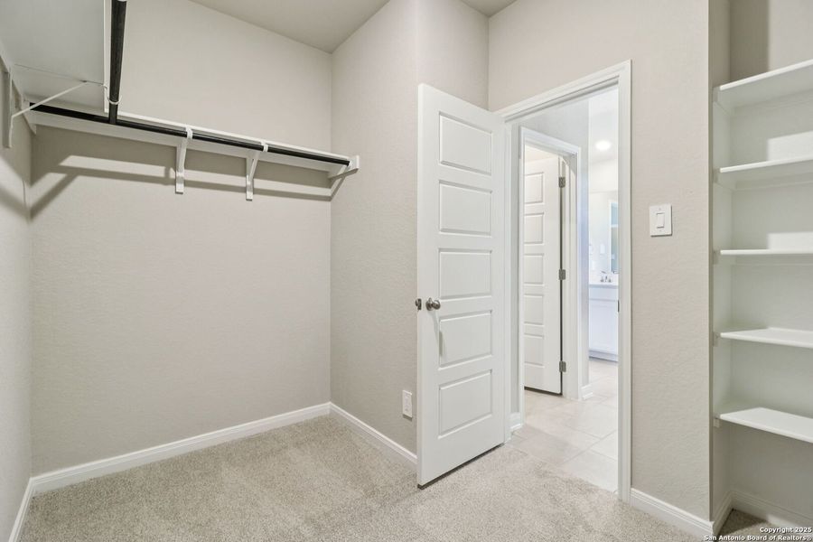 Spacious, unfurnished interior of a new home in Catalina, Converse (Image 43).