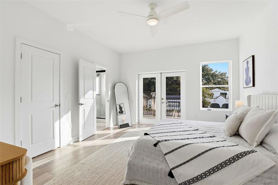 Furnished interior view inside a new home in , Orlando (Image 9).