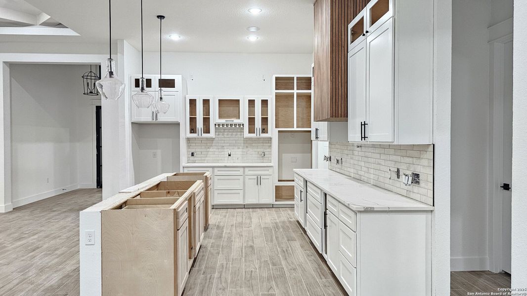 Furnished interior view inside a new home in , La Vernia (Image 9).