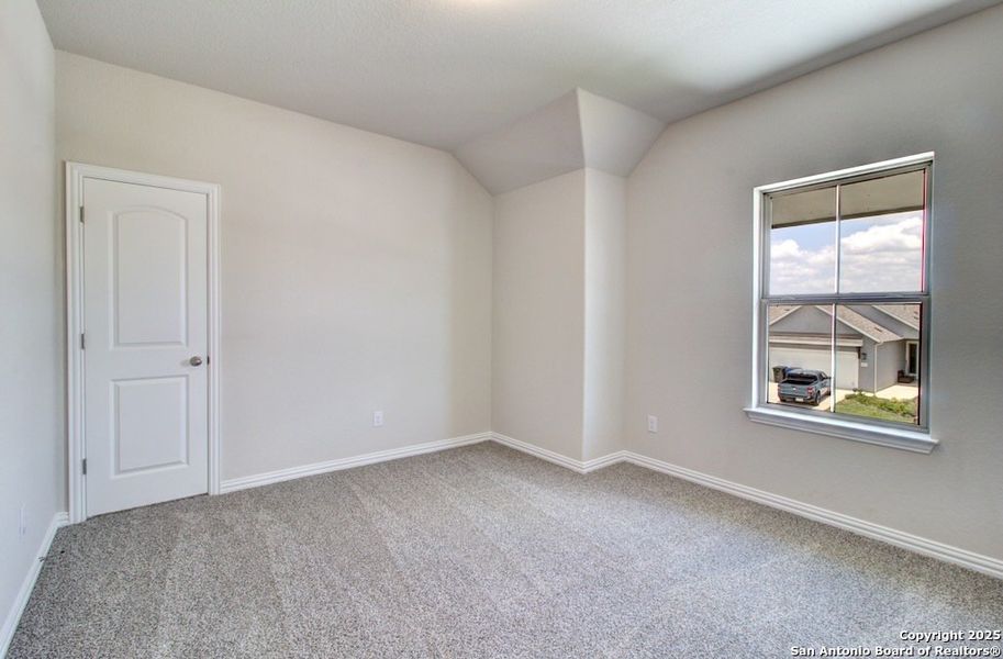 Spacious, unfurnished interior of a new home in Casinas at Gruene, New Braunfels (Image 9).