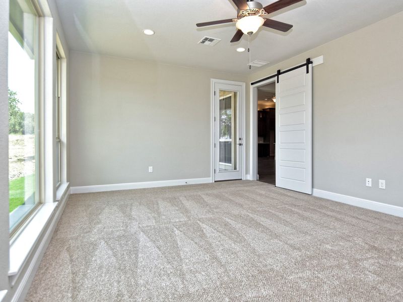 Representative unfurnished interior of a home built from the San Simeon II by Giddens Homes in Clearwater Ranch, Liberty Hill (Image 68).