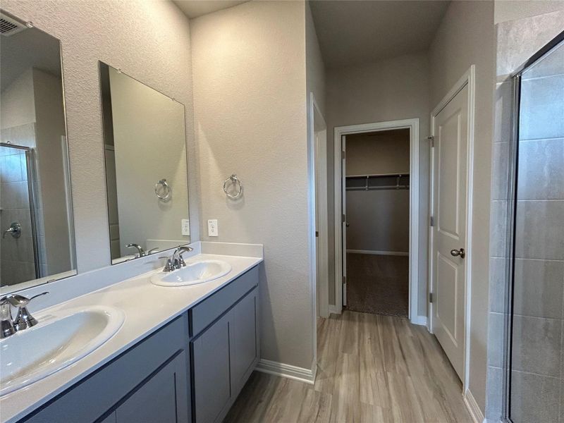 Master Bathroom Master Bathroom