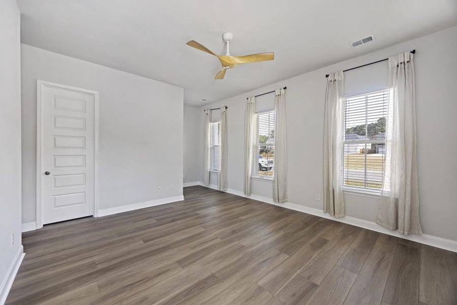 Spacious, unfurnished interior of a new home in Sweetgrass at Summers Corner, Summerville (Image 9). Spacious, unfurnished interior of a new home in Sweetgrass at Summers Corner, Summerville (Image 9).