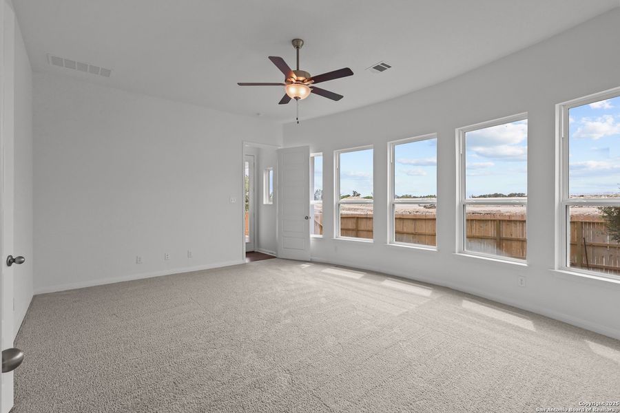 Spacious, unfurnished interior of a new home in Ladera 50', San Antonio (Image 15). Spacious, unfurnished interior of a new home in Ladera 50', San Antonio (Image 15).