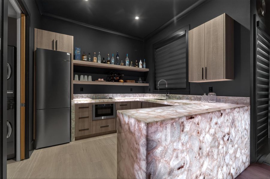 GAMEROOM BAR / KITCHEN