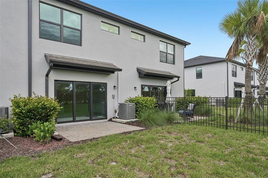 Exterior details and patio area of a home in , Sarasota (Image 4).