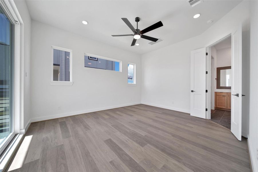 Spacious, unfurnished interior of a new home in Lago Pointe, Seabrook (Image 22). Spacious, unfurnished interior of a new home in Lago Pointe, Seabrook (Image 22).