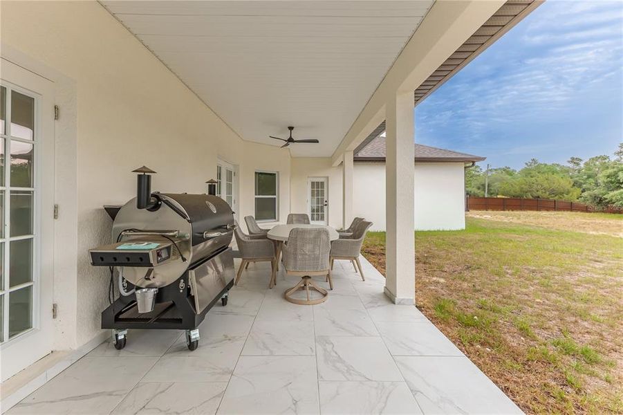 Exterior details and patio area of a home in , Weeki Wachee (Image 31).