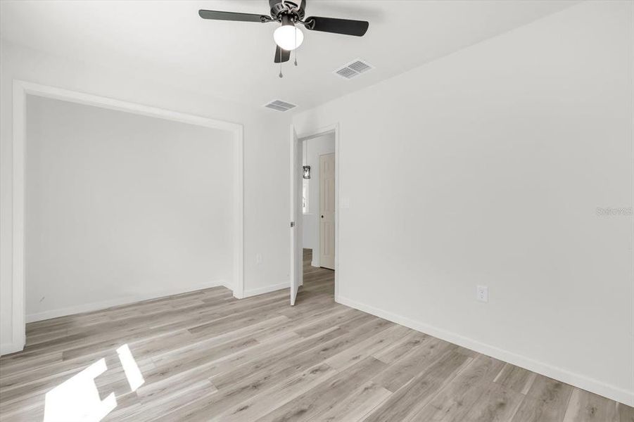 Spacious, unfurnished interior of a new home in , Dunnellon (Image 20).