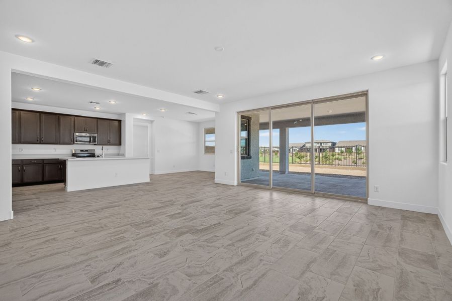 Spacious, unfurnished interior of a new home in The Grove at El Cidro, Goodyear (Image 19).