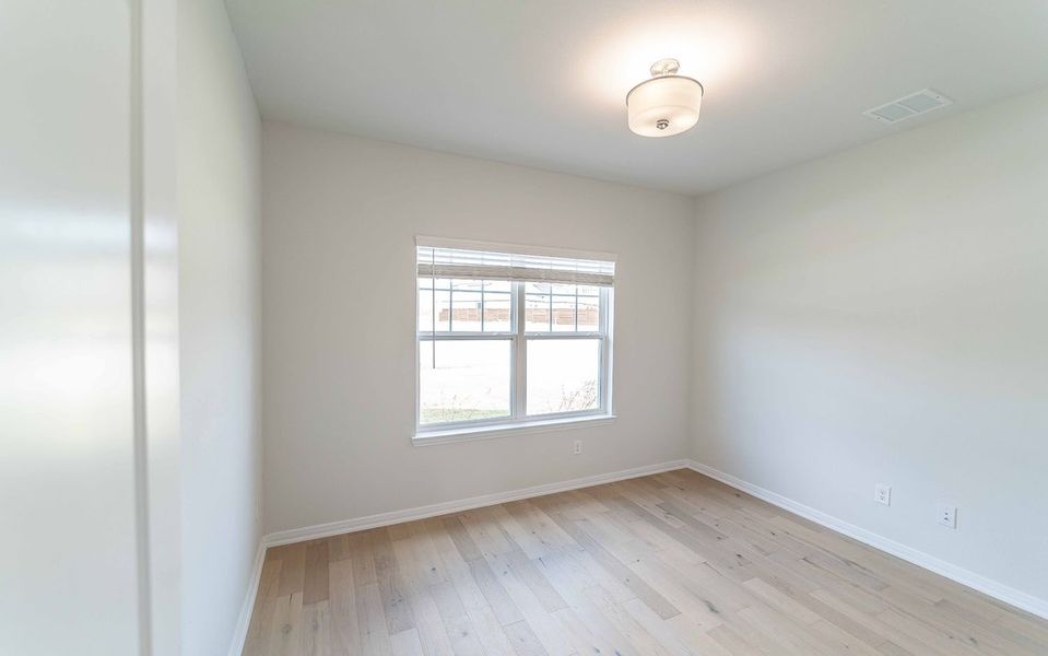 Spacious, unfurnished interior of a new home in Solterra, Mesquite (Image 10).