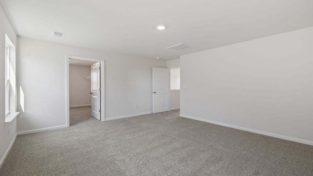 Spacious, unfurnished interior of a new home in Cloverdale Hills, Piedmont (Image 28).