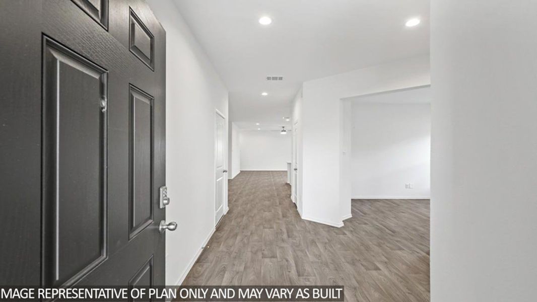 Spacious, unfurnished interior of a new home in Sunterra Lakes, Brookshire (Image 11).