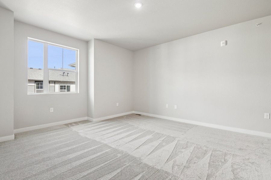 Spacious, unfurnished interior of a new home in Highlands at Fox Hill, Longmont (Image 14).